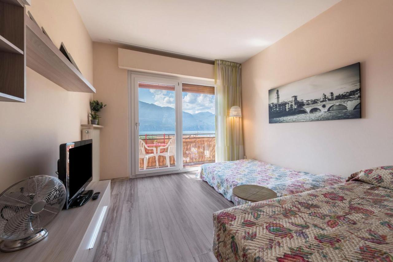 Lake View With Aircon - 5 Minutes From The Beach! Brenzone sul Garda Ngoại thất bức ảnh