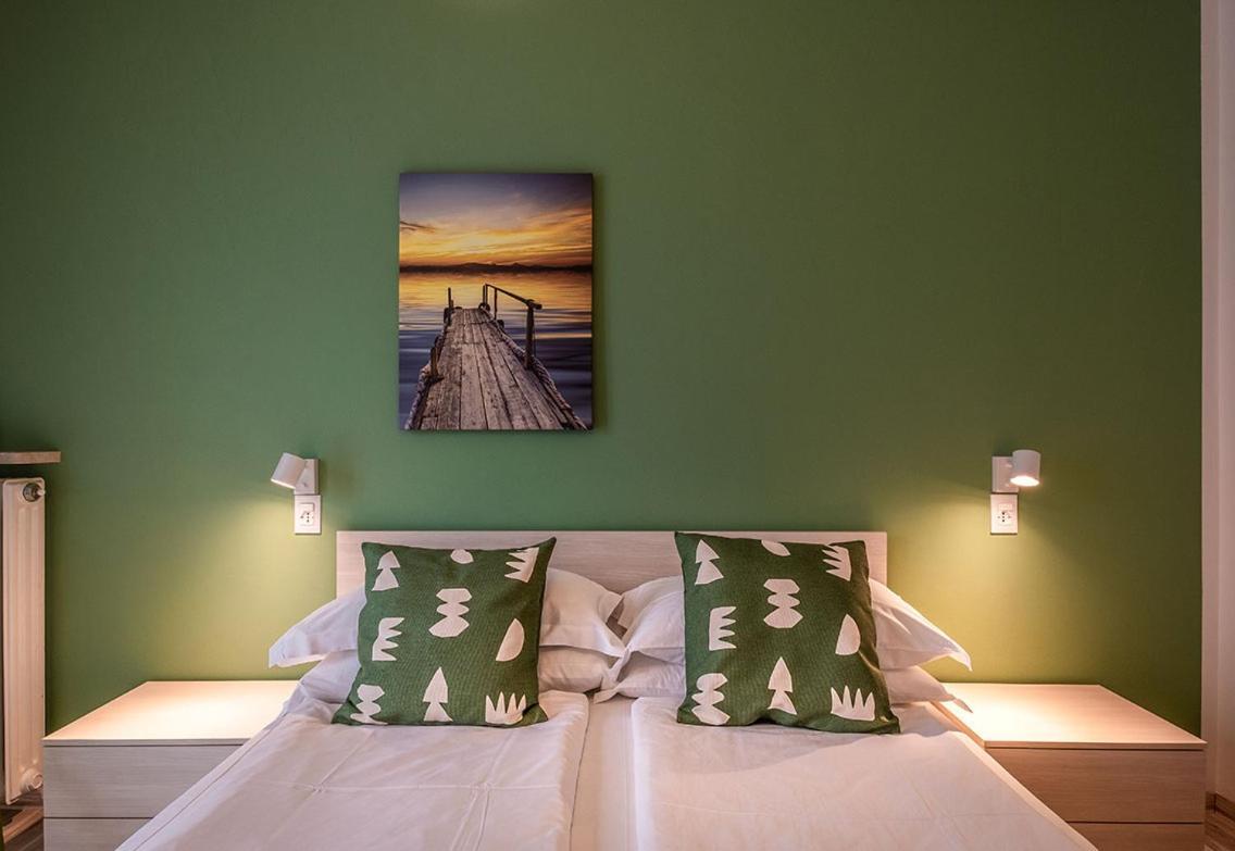 Lake View With Aircon - 5 Minutes From The Beach! Brenzone sul Garda Ngoại thất bức ảnh