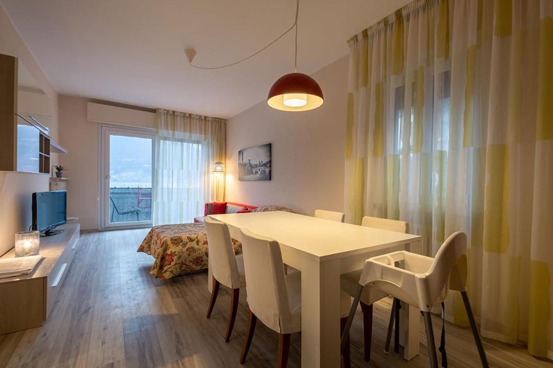 Lake View With Aircon - 5 Minutes From The Beach! Brenzone sul Garda Ngoại thất bức ảnh