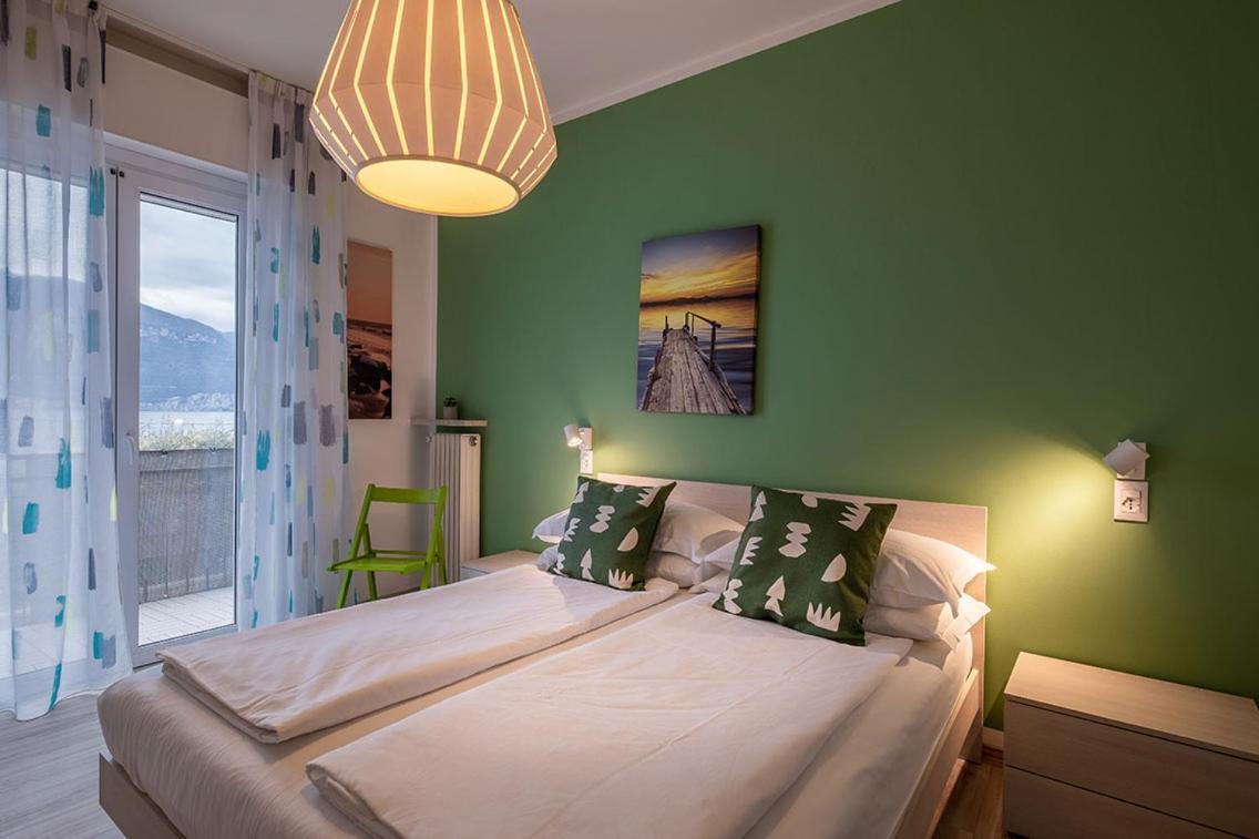 Lake View With Aircon - 5 Minutes From The Beach! Brenzone sul Garda Ngoại thất bức ảnh