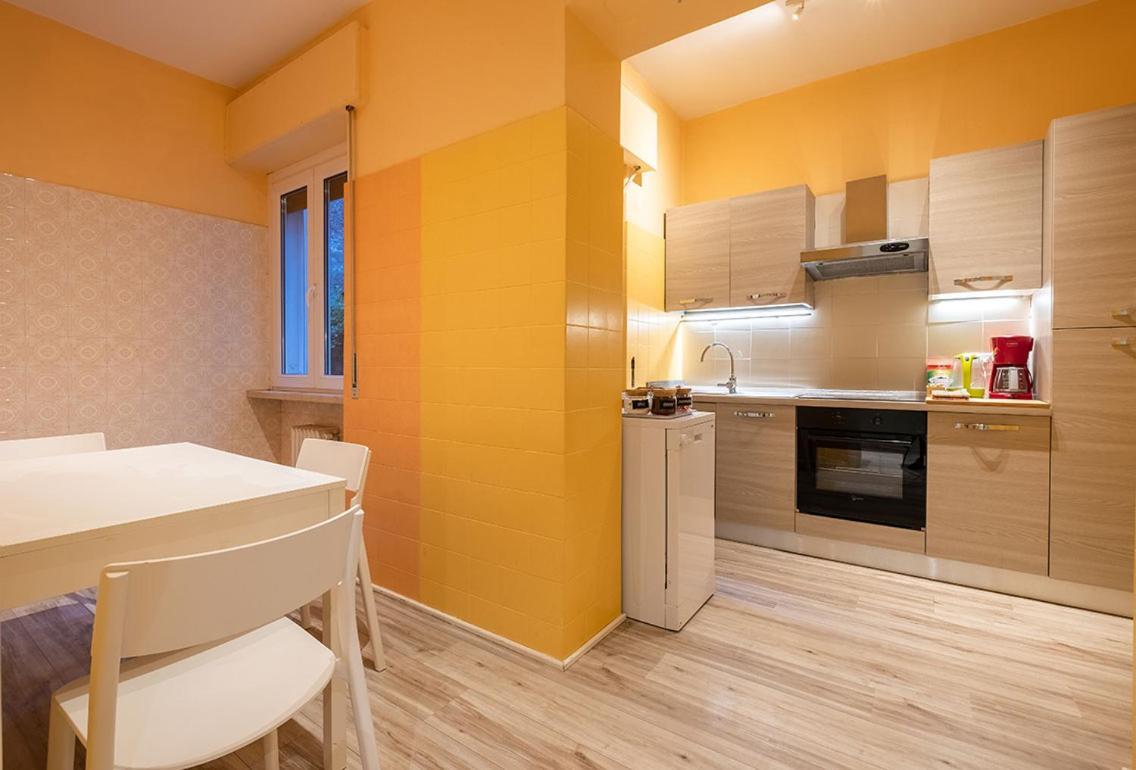 Lake View With Aircon - 5 Minutes From The Beach! Brenzone sul Garda Ngoại thất bức ảnh