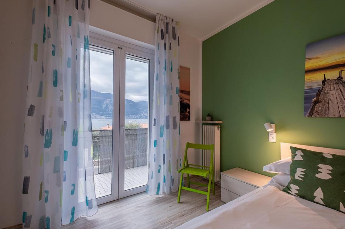 Lake View With Aircon - 5 Minutes From The Beach! Brenzone sul Garda Ngoại thất bức ảnh