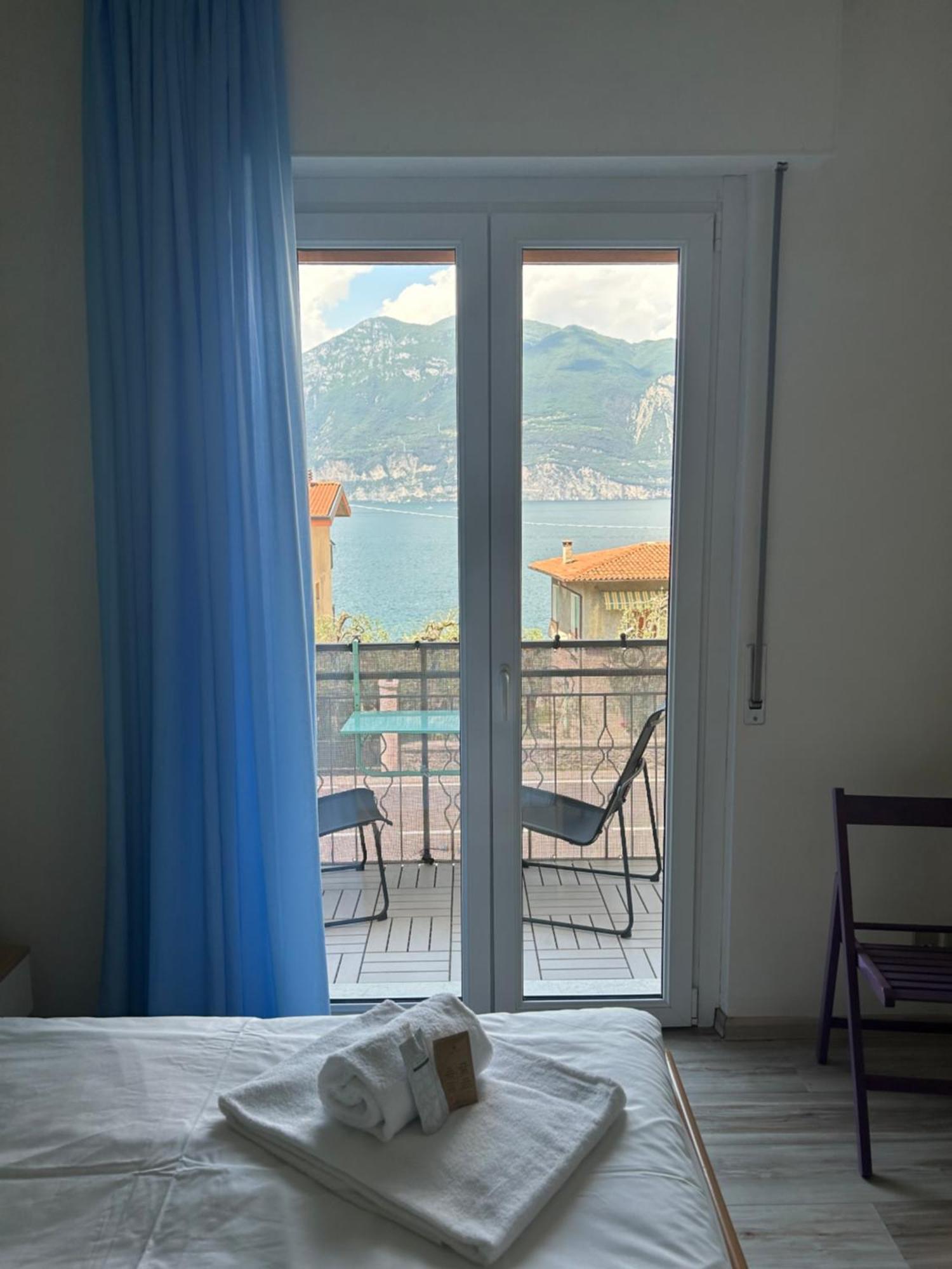 Lake View With Aircon - 5 Minutes From The Beach! Brenzone sul Garda Ngoại thất bức ảnh