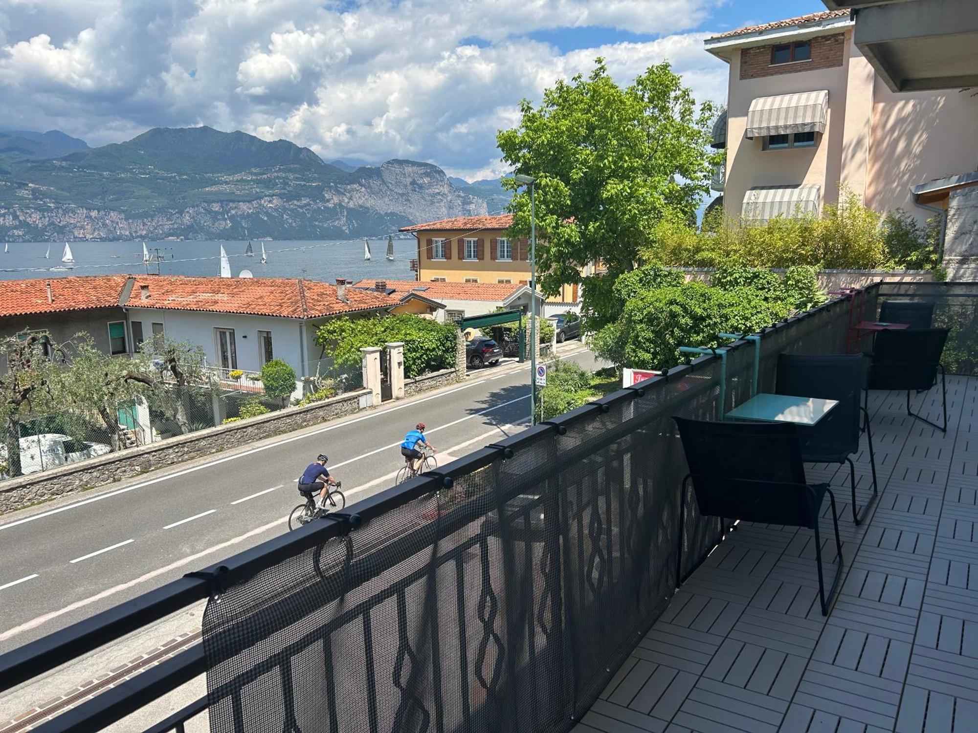 Lake View With Aircon - 5 Minutes From The Beach! Brenzone sul Garda Ngoại thất bức ảnh