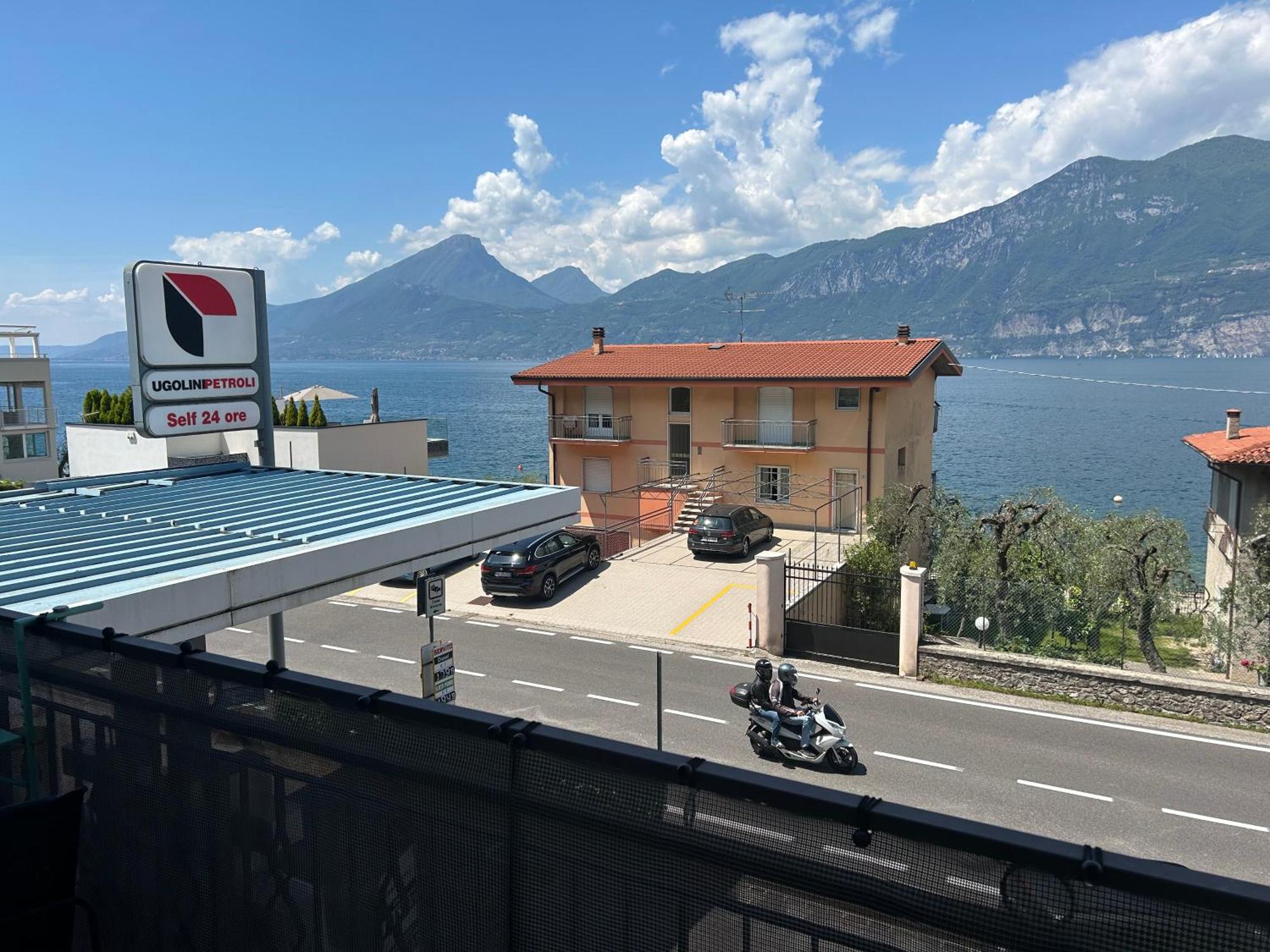 Lake View With Aircon - 5 Minutes From The Beach! Brenzone sul Garda Ngoại thất bức ảnh