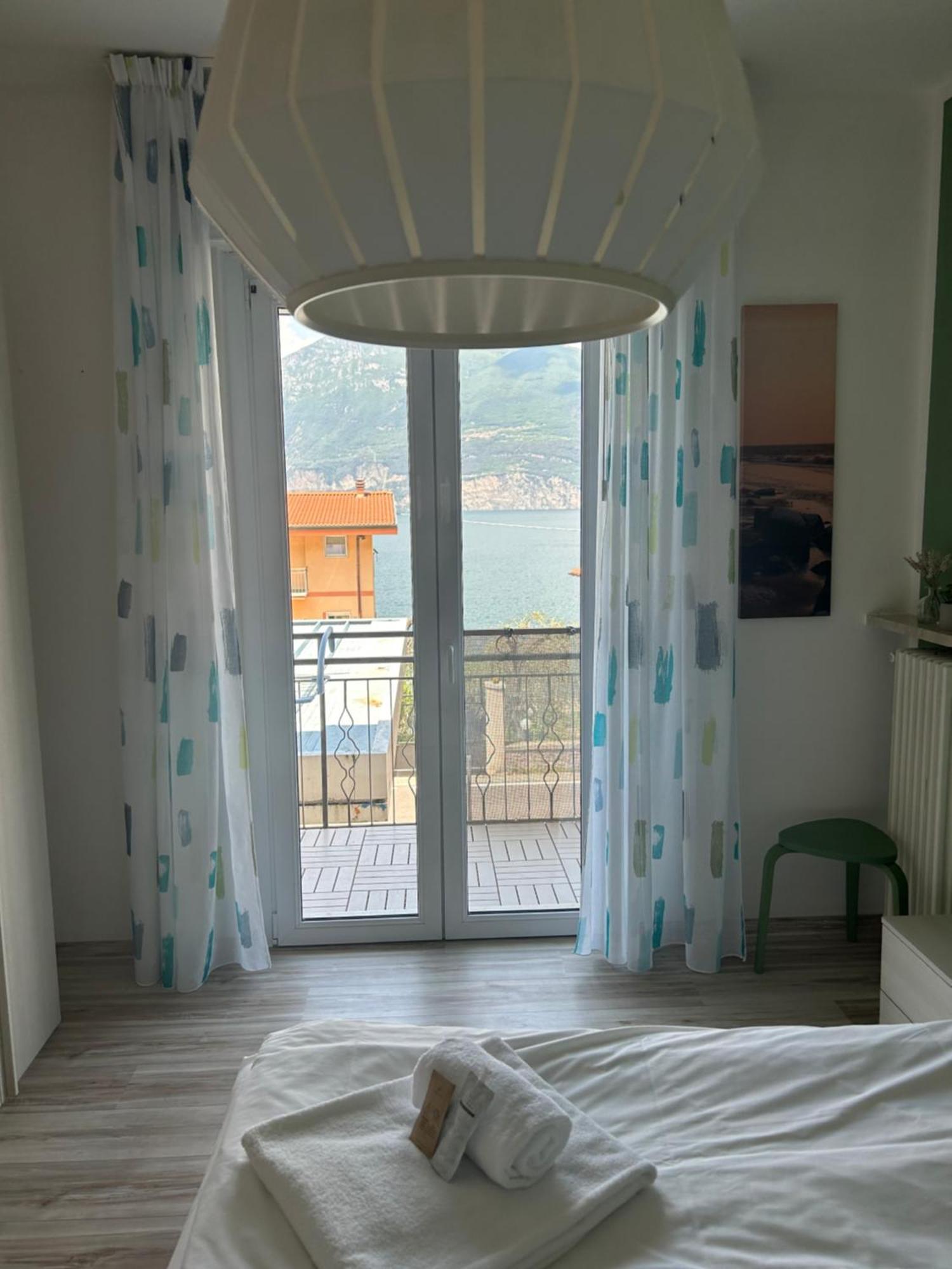 Lake View With Aircon - 5 Minutes From The Beach! Brenzone sul Garda Ngoại thất bức ảnh
