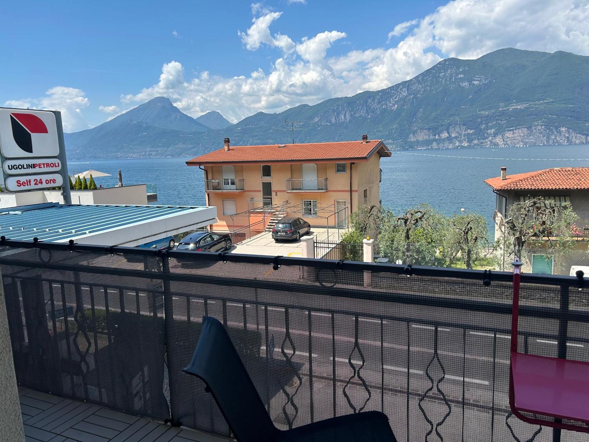 Lake View With Aircon - 5 Minutes From The Beach! Brenzone sul Garda Ngoại thất bức ảnh