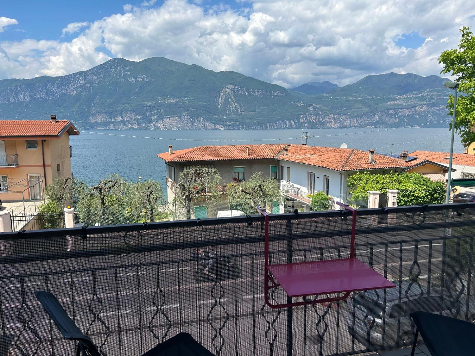 Lake View With Aircon - 5 Minutes From The Beach! Brenzone sul Garda Ngoại thất bức ảnh